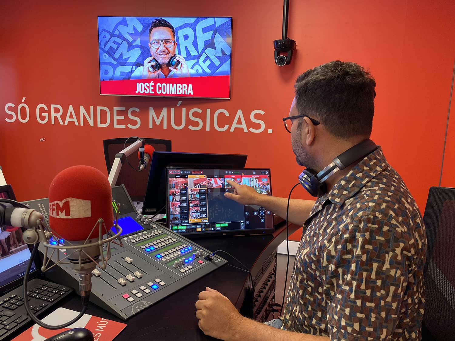 RFM’s José Coimbra broadcasts from the studio.
