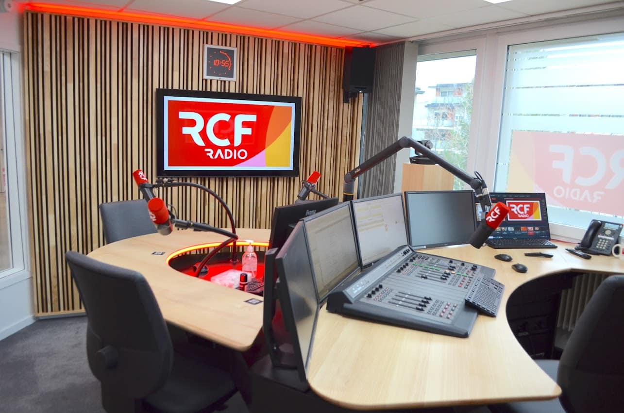 RCF Haute-Savoie’s main studio in Annecy features an Axia Element console, TurboPlayer playout software from David Systems and a visual radio system from StudioCast.