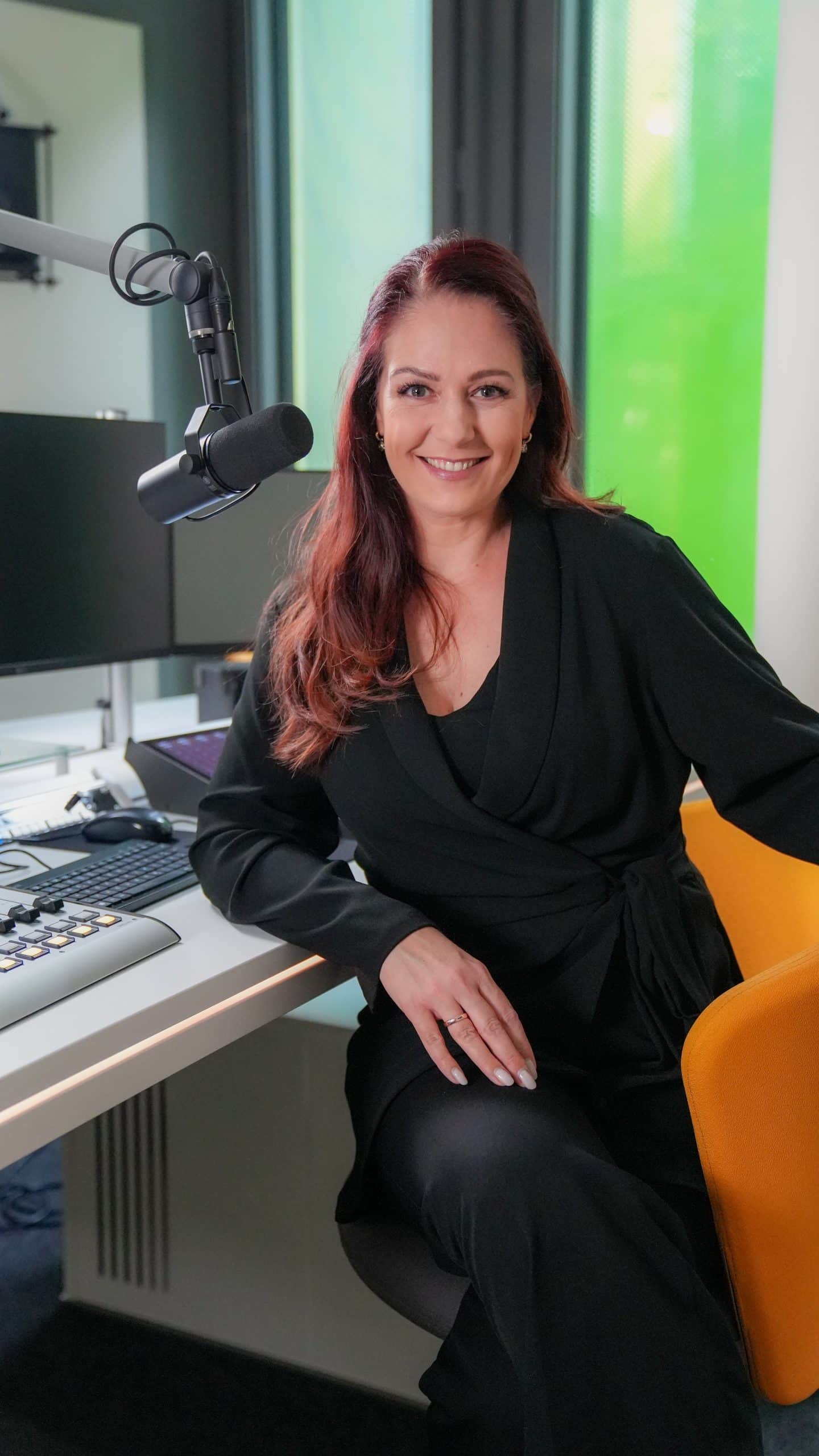 Antenne NRW managing director Julia Schutz sat at a mixing console